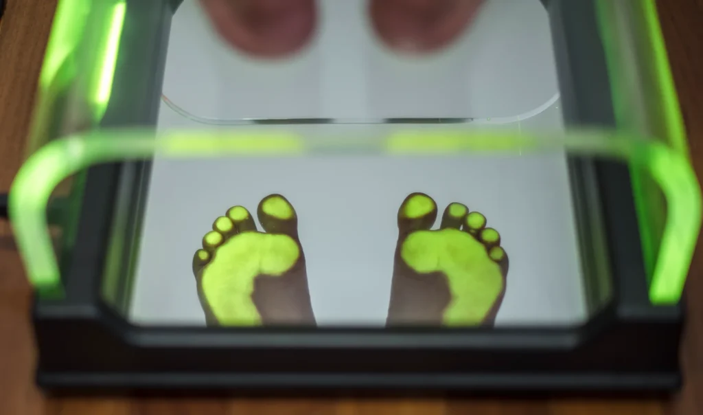 foot analysis in green light for health 2026 03 09 06 09 04 utc
