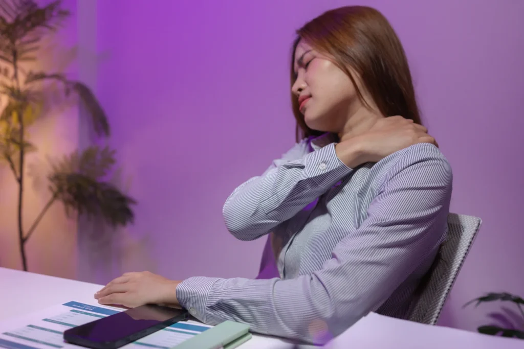 woman experiencing neck pain at her desk 2026 01 09 10 03 42 utc